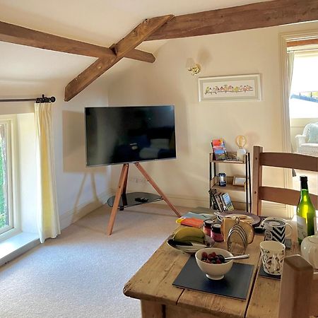 Neuadd B&B Suites Crickhowell Buitenkant foto