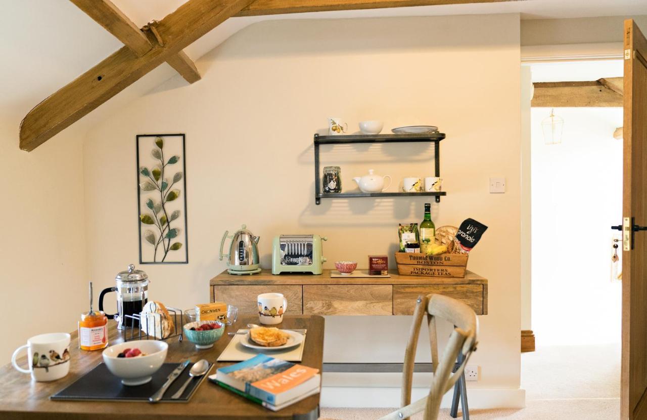 Neuadd B&B Suites Crickhowell Buitenkant foto